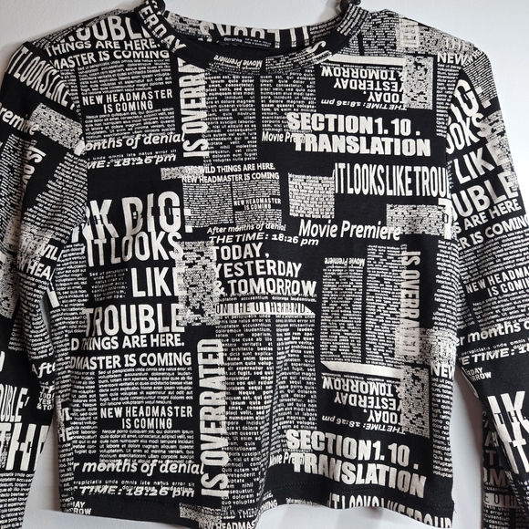 Bershka News Papers Crop Top Size M - Picture 2 of 9